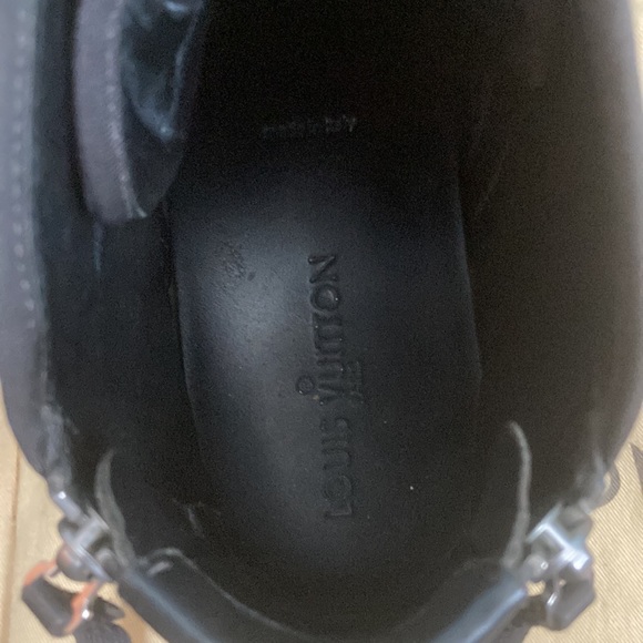 Louis Vuitton shoes they are in somewhat good condition not bad but not the best - Picture 4 of 6
